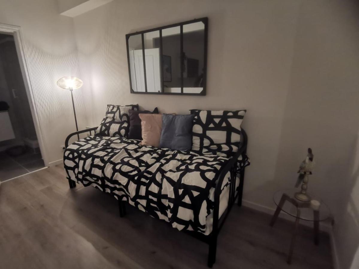 Апартаменты Studio Cosy Et Renove A 2 Pas Gare Reims Centre - Rue Экстерьер фото